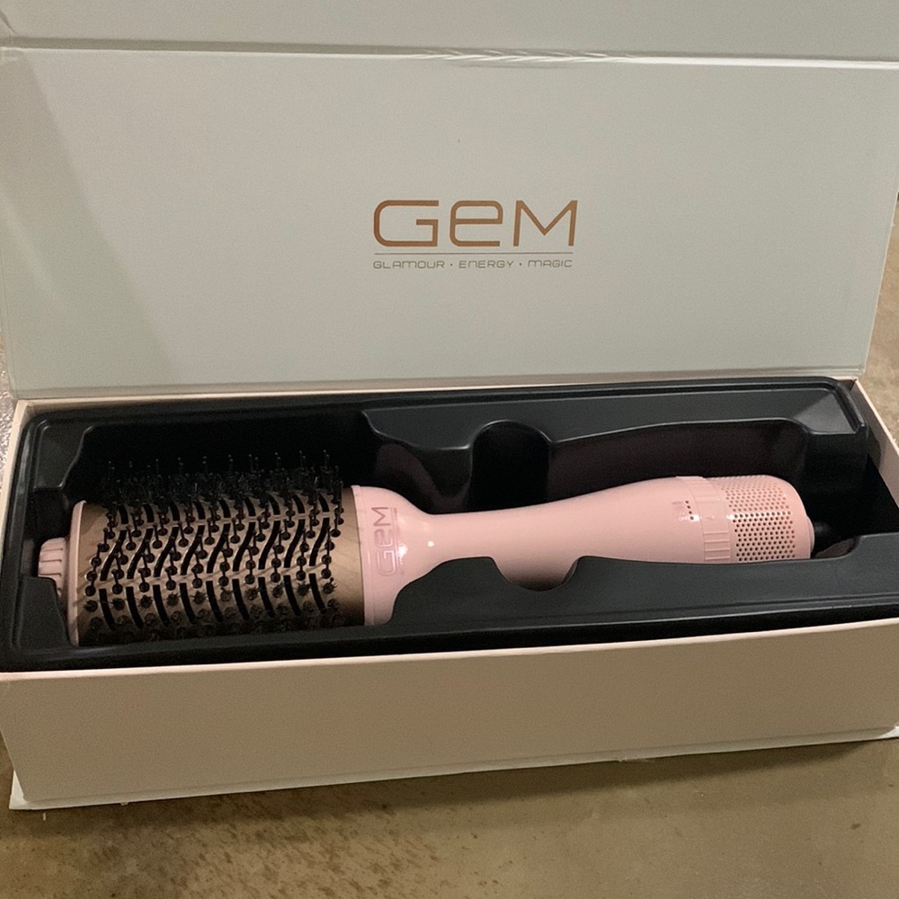 GEM volumizing hot air brush- like L’Ange but without the steep price tag!
